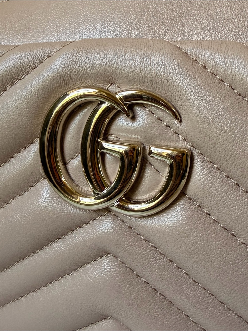 Gucci GG Marmont Small Camera Bag in Pink Beige Leather - Picture 6 of 11